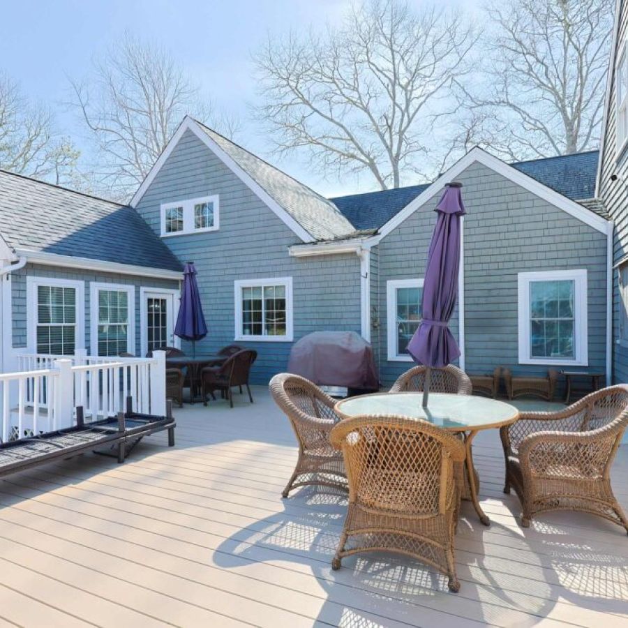 Spacious Retreat Water Views, Walk To Beach! Main Image