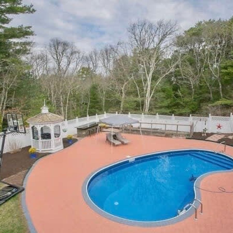 Large Family Home With Pool, Come Enjoy The Cape! Main Image